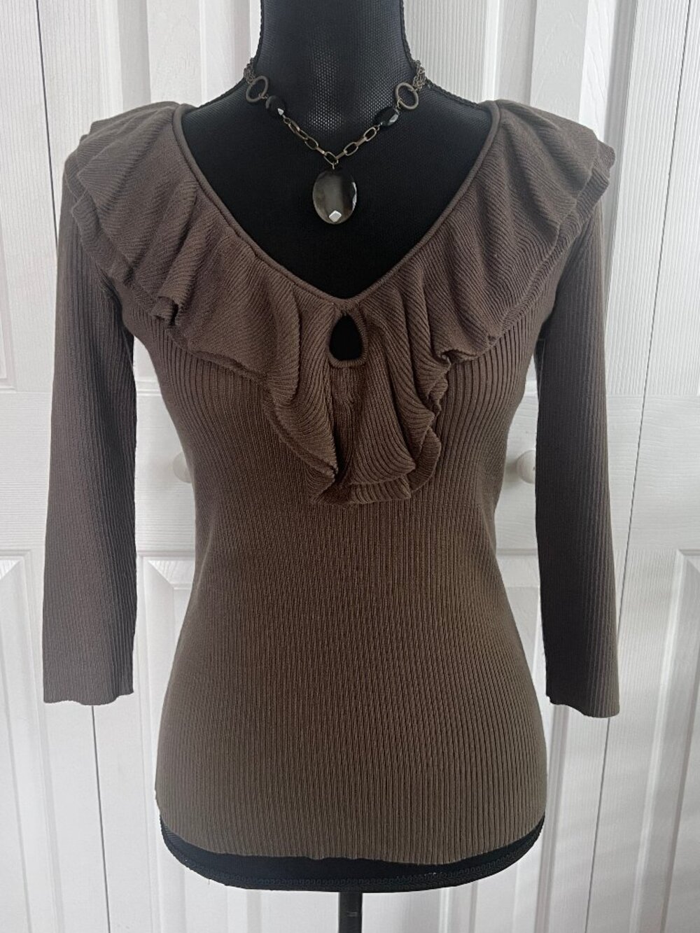 Dark Taupe Ruffled V-Neck Sweater with Keyhole – Sz XS – Like New